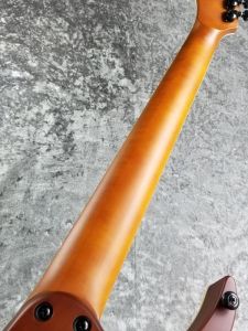 Flavor　エレキギター　トレモロユニット搭載　弦は新品に交換済み！ Flavor エレキギター トレモロユニット搭載 弦は新品に交換済み