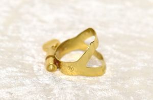 Selmer S.Saxリガチャー SELMER LIGATURE S.SAX GL | 【クロサワ楽器店オンラインショップ