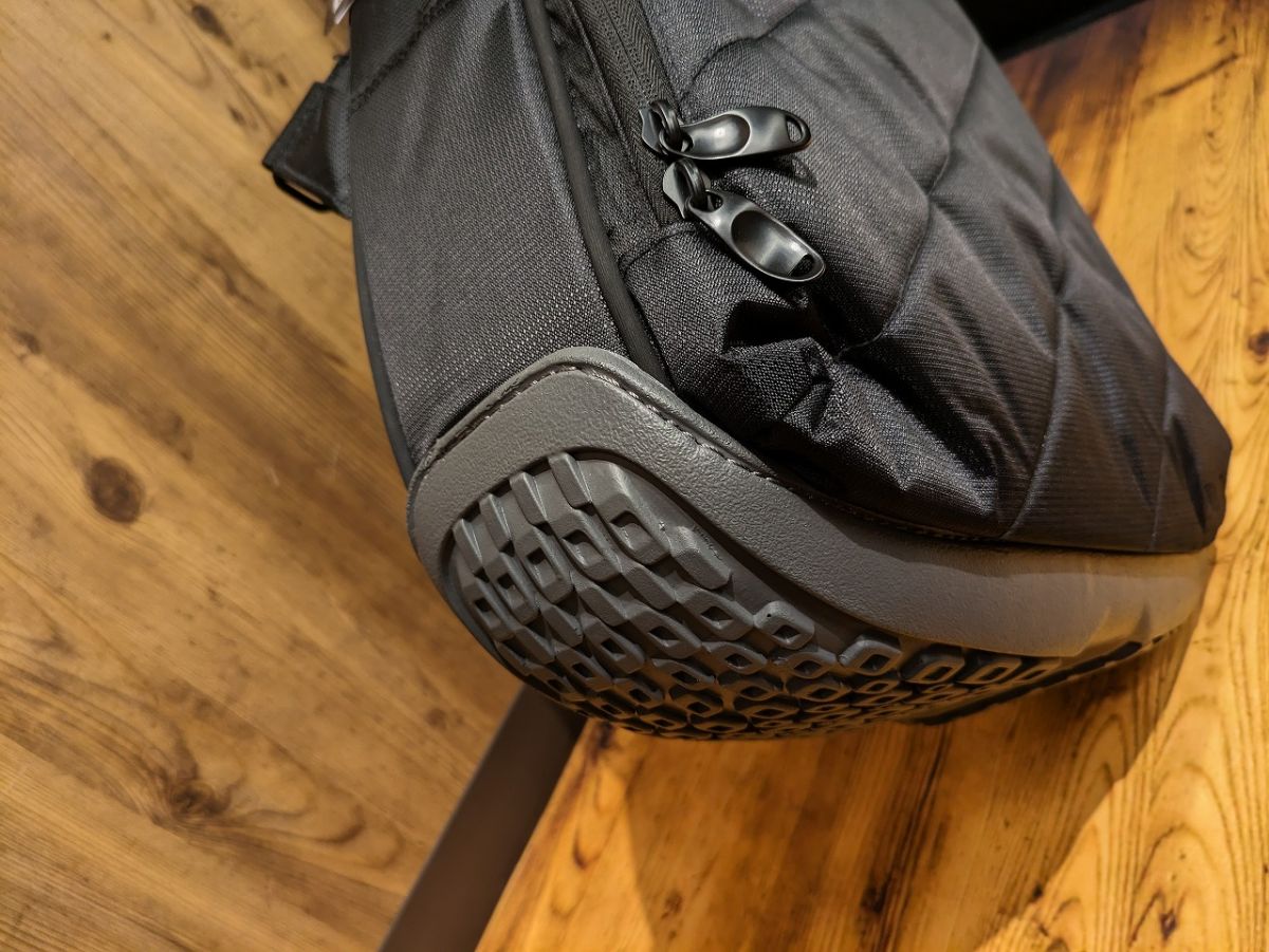 M80 VEG-BLK Vertigo Guitar Case Black | 【クロサワ楽器店オンライン