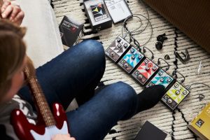 Mod tone Fuzzer 　ファズ　ギターエフェクター MTM-FZ ModTone Mini-Mod Fuzzer (MTM-FZ) Effects Pedal Demo - YouTube