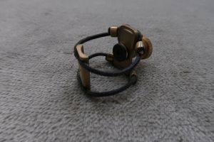 ザックリガチャー　テナーサイズ　アルト？ その他 Brass アルトサックスリガチャー | 【クロサワ楽器店オンライン