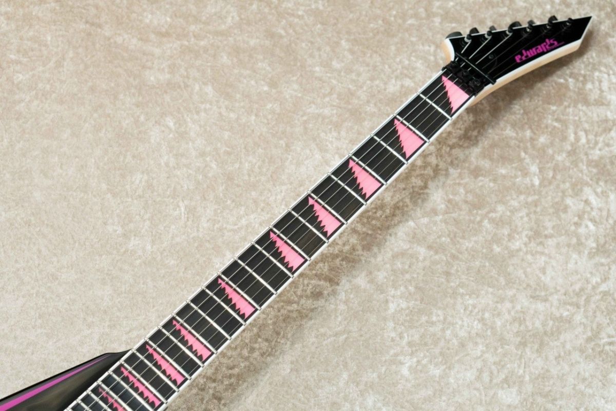 EDWARDS PINK SAWTOOTH、Alexi Laihoモデル