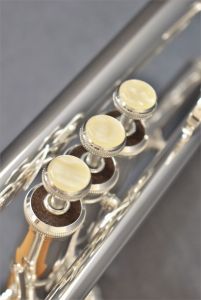 Amazon.co.jp: BACH TR400SP バック B♭トランペット 銀メッキ