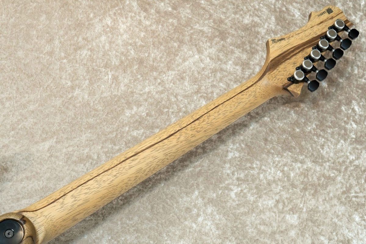 ストラトキャスタータイプ日本製2Pバスウッドボディ国産ネック