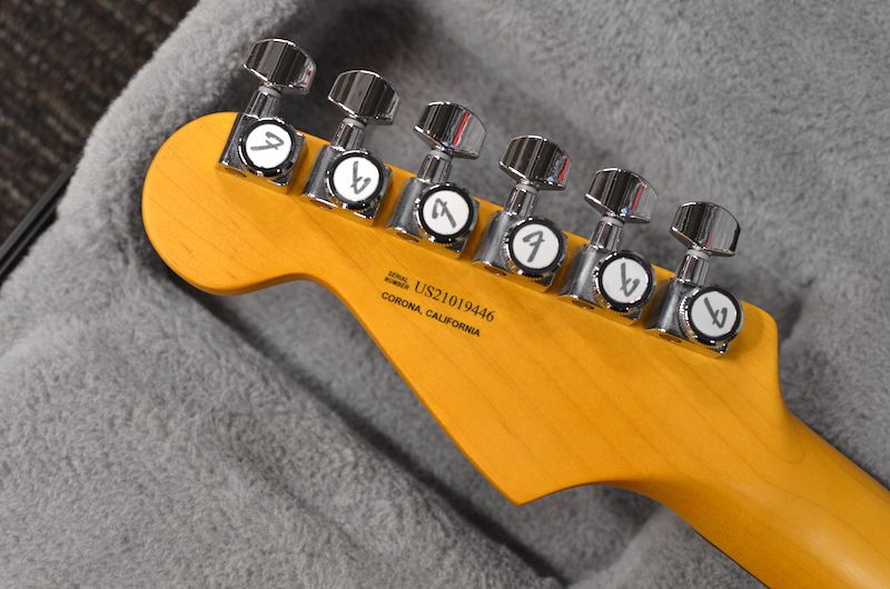 American Ultra Stratocaster Rosewood Fingerboard