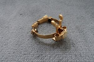 JLVリガチャー　ソプラノサックス用　プラチナ 楽天市場】☆JLV ソプラノサックス用リガチャー 24金メッキ