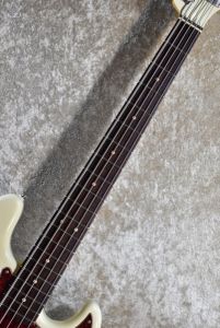 ベース Black Smoker TM BETA-J5 Vintage White maxresdefault.jpg