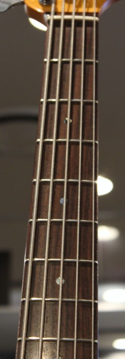 kazuki　２台 DELUXE JAZZ BASS® V KAZUKI ARAI EDITION products_2FF03-560-1600-