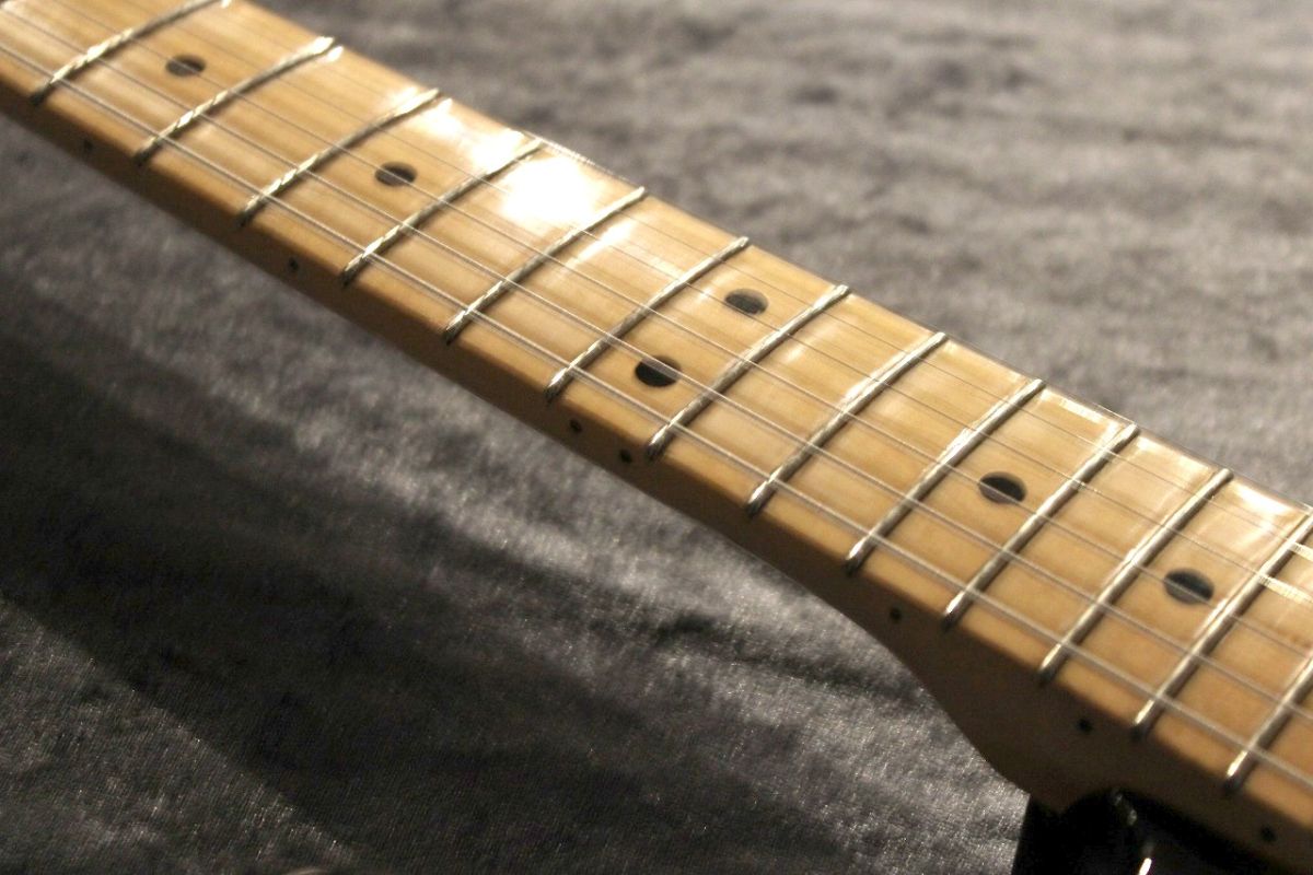 ビンテージ　Fender USA ストラト 71年〜75年　サンバース 1971年～1981年製3ボルトNeckのビンテージフェンダーストラト