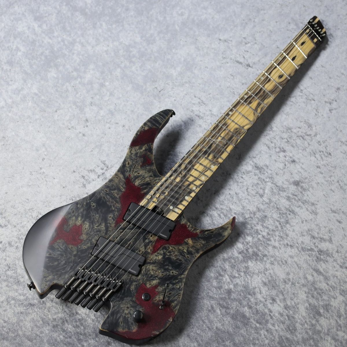 ギター CROW fixedwah HeadwayとSeventySevenより、“炭らしい黒”を表現したブラック