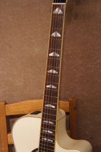 ヤマハエレアコギターAPX1000 ホワイト YAMAHA APX1000 -Pearl White【現物画像】 ヤマハ 【 マークイズ