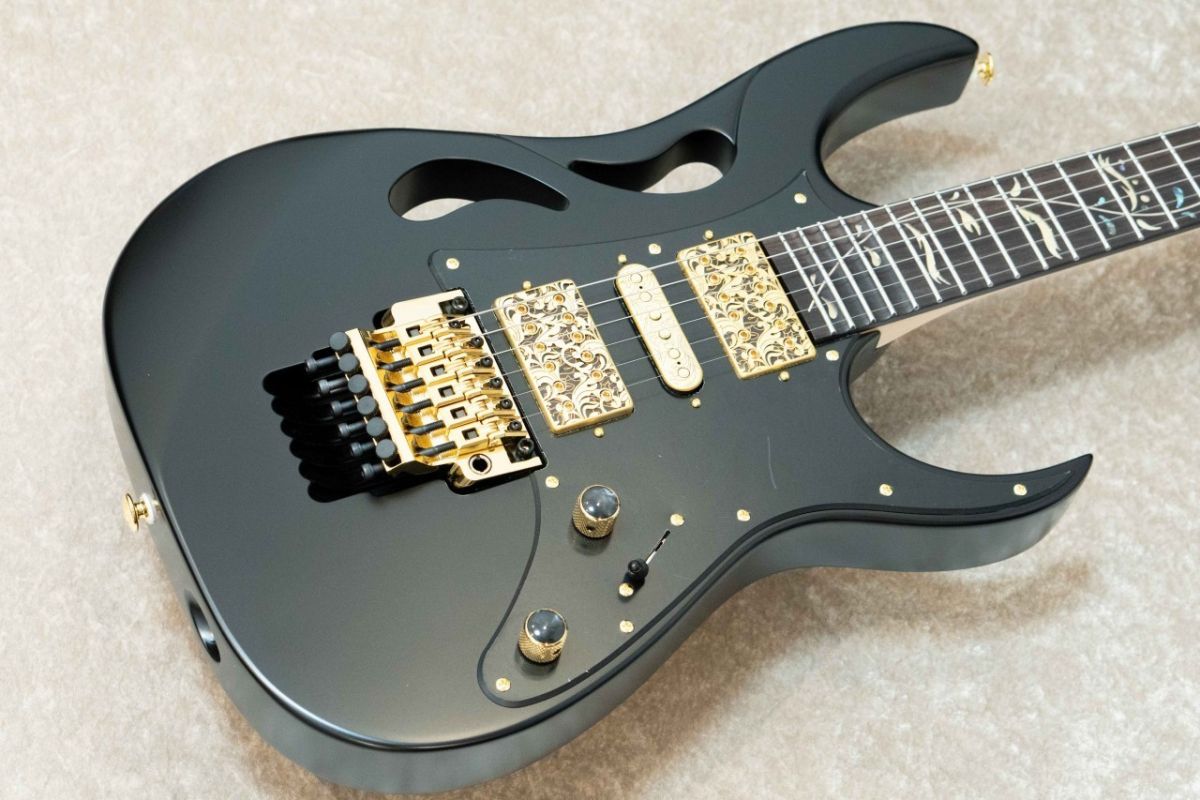 【新品未使用】 Ibanez pia 3761 エレキギター ハードケース付き Ibanez PIA3761-XB [Paradise in Art Steve Vai new signature