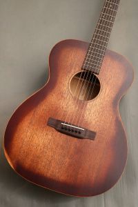 Martin 000-15M Street Master アコースティックギター Amazon.com: Martin Guitar 000-15M StreetMaster with Gig Bag