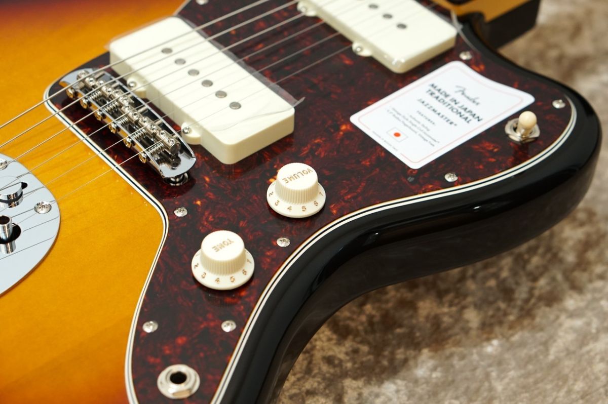 Made in Japan Traditional II 60s Jazzmaster -3 Tone Sunburst