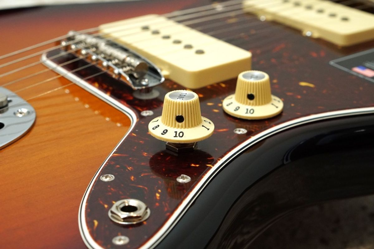 American Professional II Jazzmaster Mod. -3-Tone Sunburst