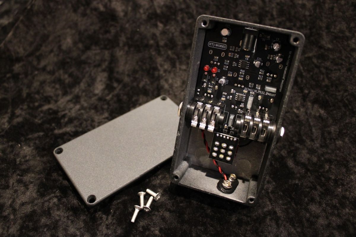 SOLOSTONE -1984 HARD DISTORTION- | 【クロサワ楽器店