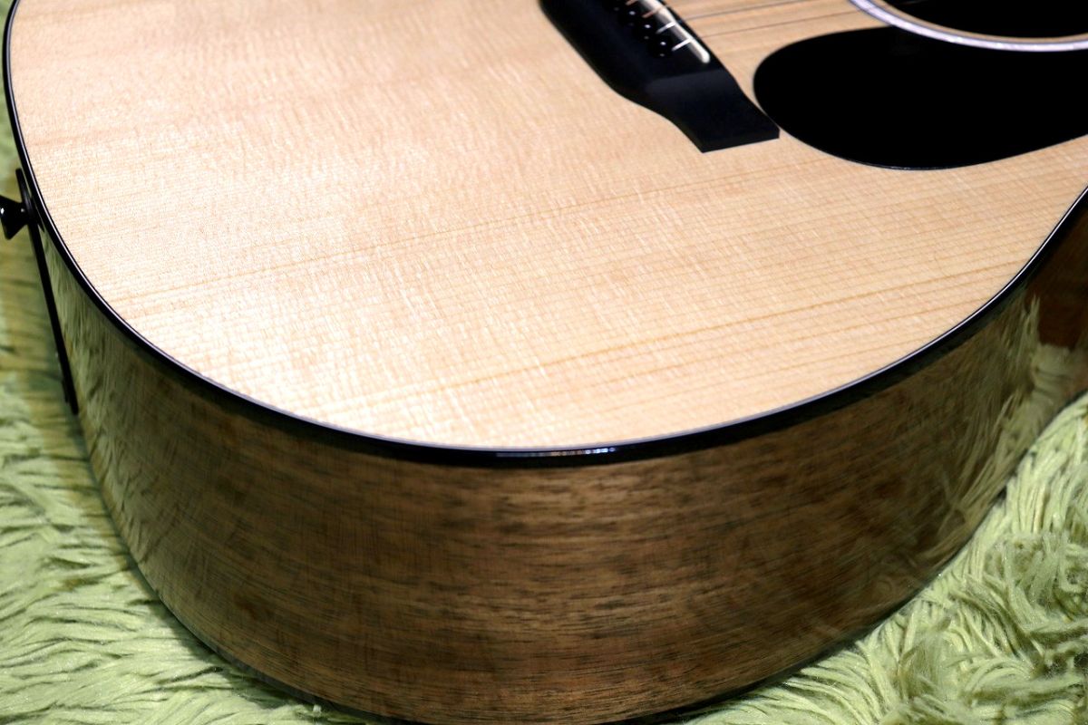 めっちゃ変わる】 OOO-12E Martin Koa ハードケース付でお得