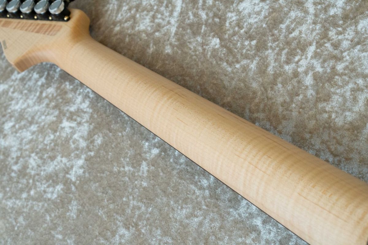 Seeker S 24F SSH w/Selected Flame Maple -Openpore Black / Red
