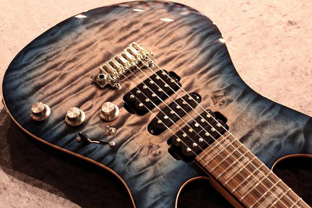 Custom Made HYDRA 24F Quilt Maple/Brazilian Rosewood FB/White