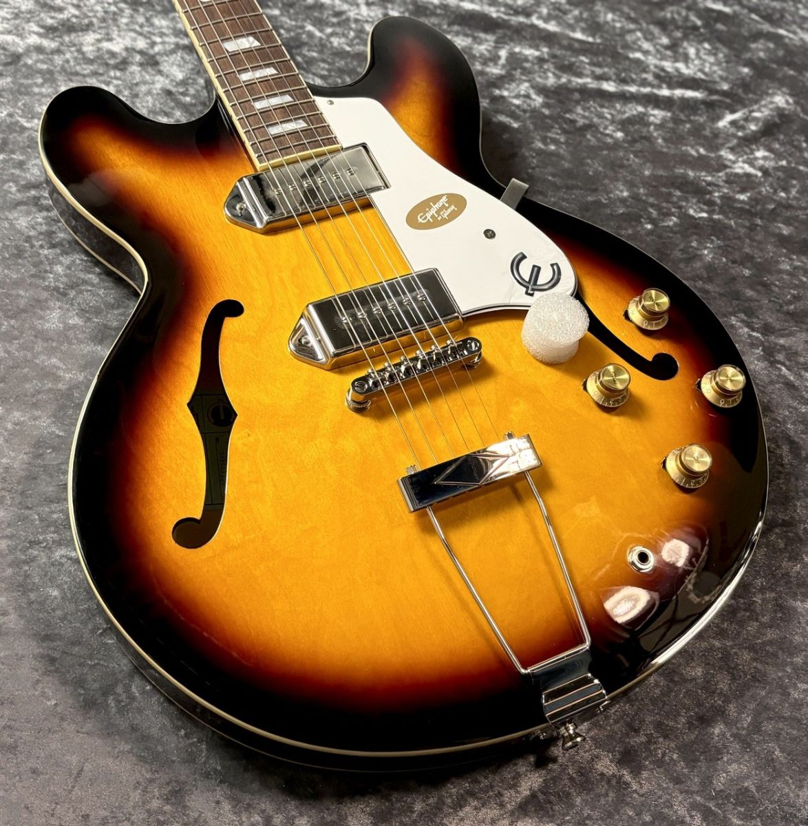 ギター Casino Coupe Vintage Sunburst Amazon.com: Epiphone Casino Archtop Hollowbody, Vintage