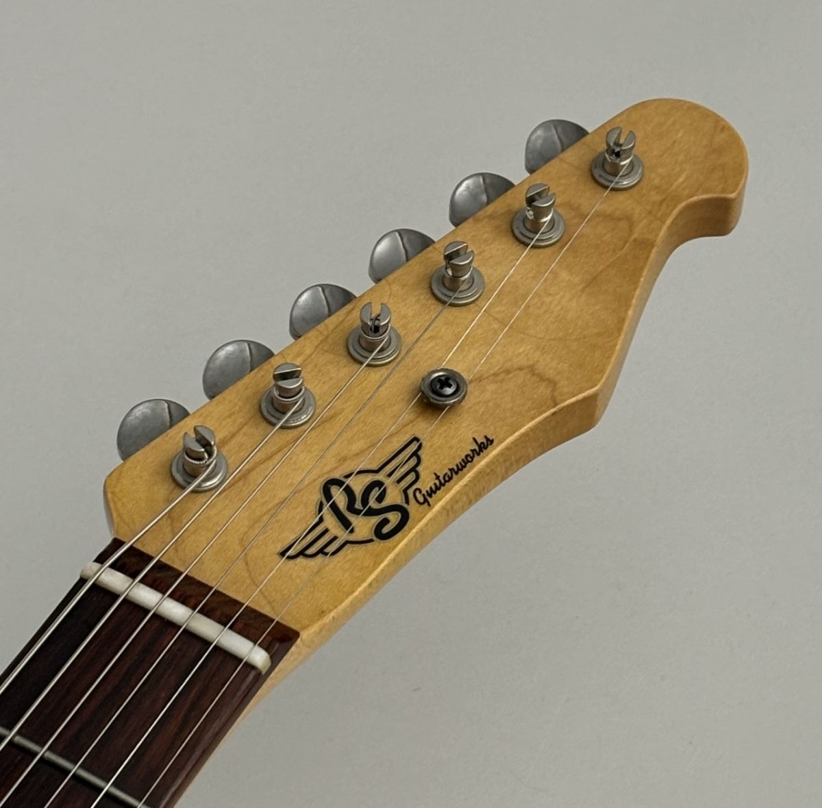 Outburst Bolt Standard -Cherry- Between Medium and Heavy