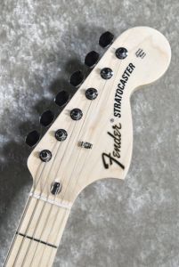 MADE IN JAPAN TRADITIONAL 70S STRATOCASTER MOD Natural
