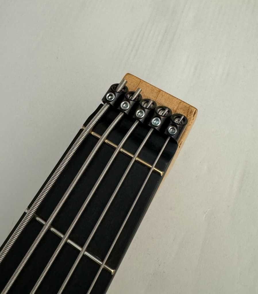 EGO Guitar EGO Bass Mine 6 (ヘッドレス 6弦ベース) 高機能な個性派ヘッドレス》EGO Guitarsのベース徹底紹介