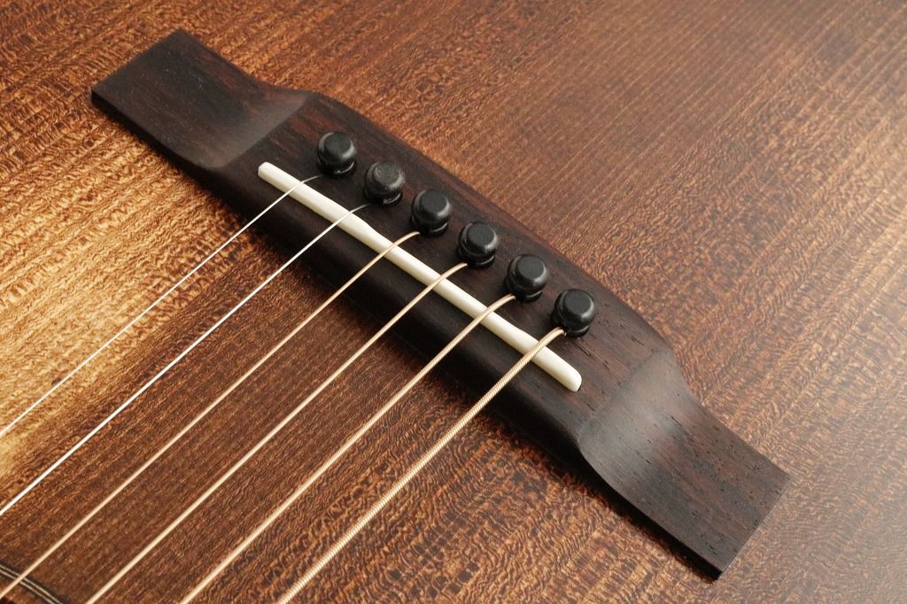 旧かっこいいオールド　ＵＳＡメイド　クァンタム クラシックグラファイト未使用 C.F.Martin Guitar 2024 September 最新モデル入荷開始しました