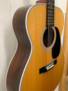 超美品 展示試奏品 000タイプ Wピックアップ付エレアコ コアタイプ 超美