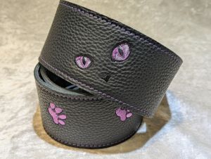 Grande uomo 【特注】 黒ねこ刺繡ストラップ 足跡Verタンザナイトカラー 【グランデウオモ】【12月誕生石】【国産シュリンクレザーストラップ】【横浜店在庫品】