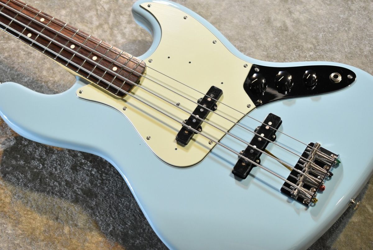 Made in Japan FSR Traditional 60s Jazz Bass -Daphne Blue