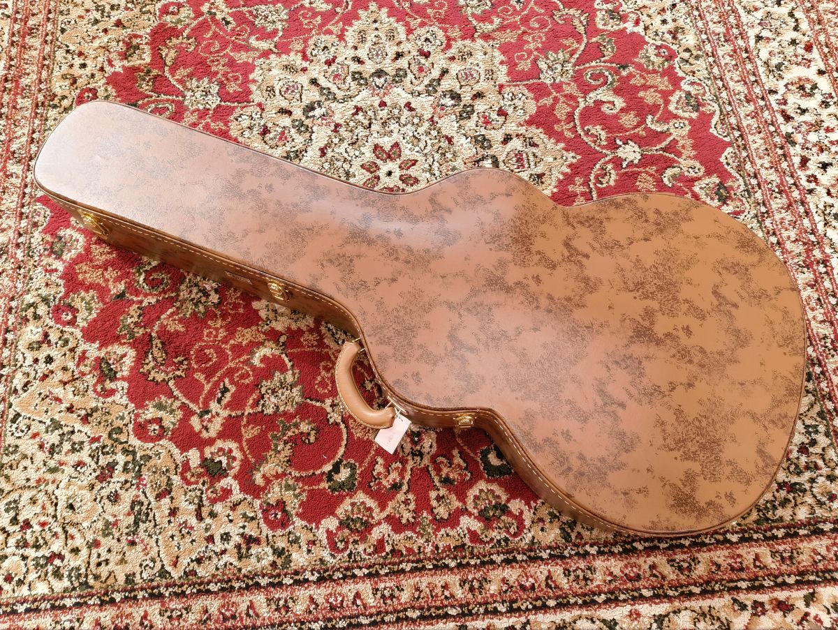 Lifton Historic Brown / Pink Hardshell Case, SJ-200
