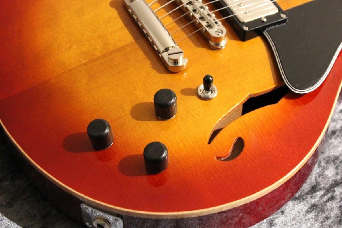 Curious Carved Spruce Top Cherry Sunburst | 【クロサワ楽器店