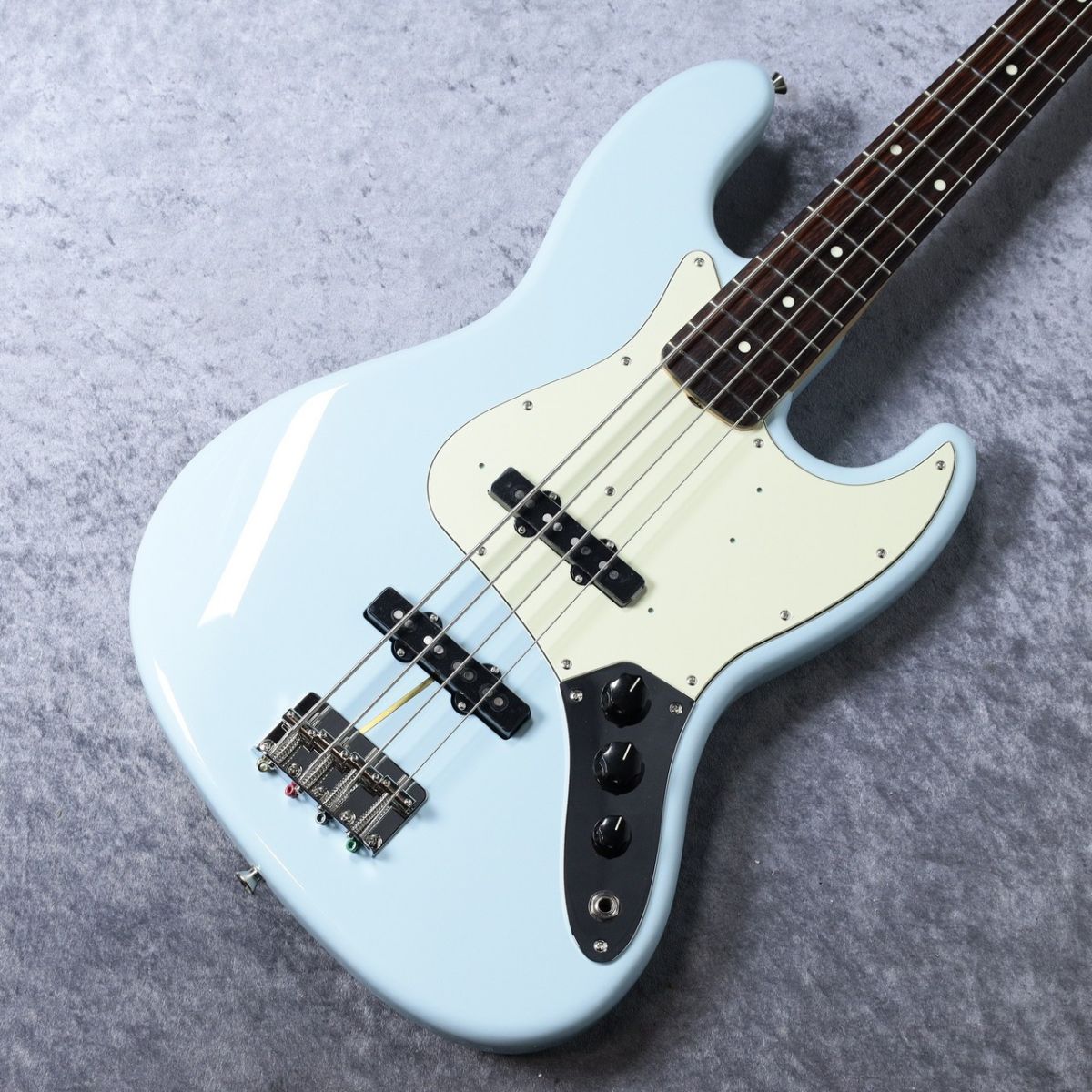 MIJ FSR Collection Traditional 60s Jazz Bass - Daphne Blue