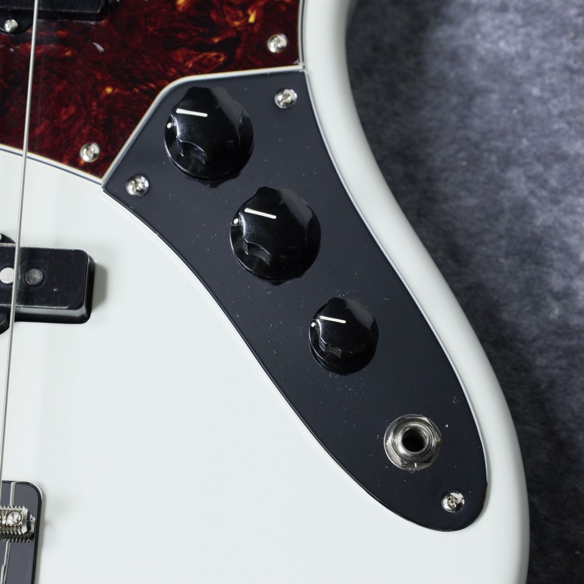 Made in Japan Heritage 60s Jazz Bass - Olympic White