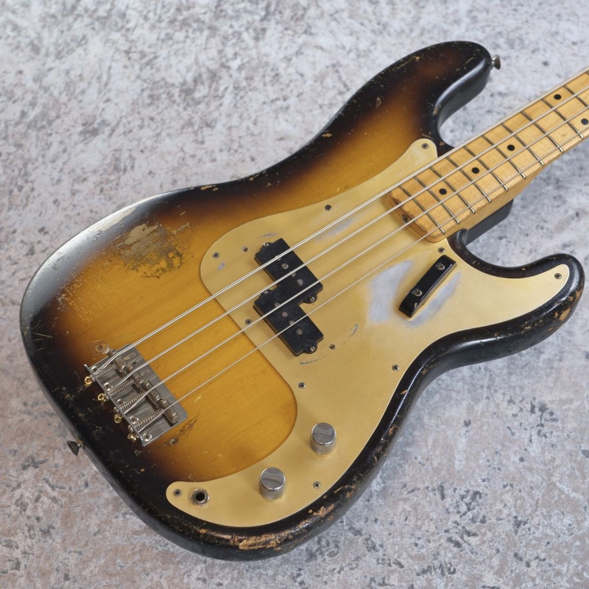 古そうなプレシジョンベース Fender Custom Shop B4 1958 Precision Bass Relic - Aged Sonic