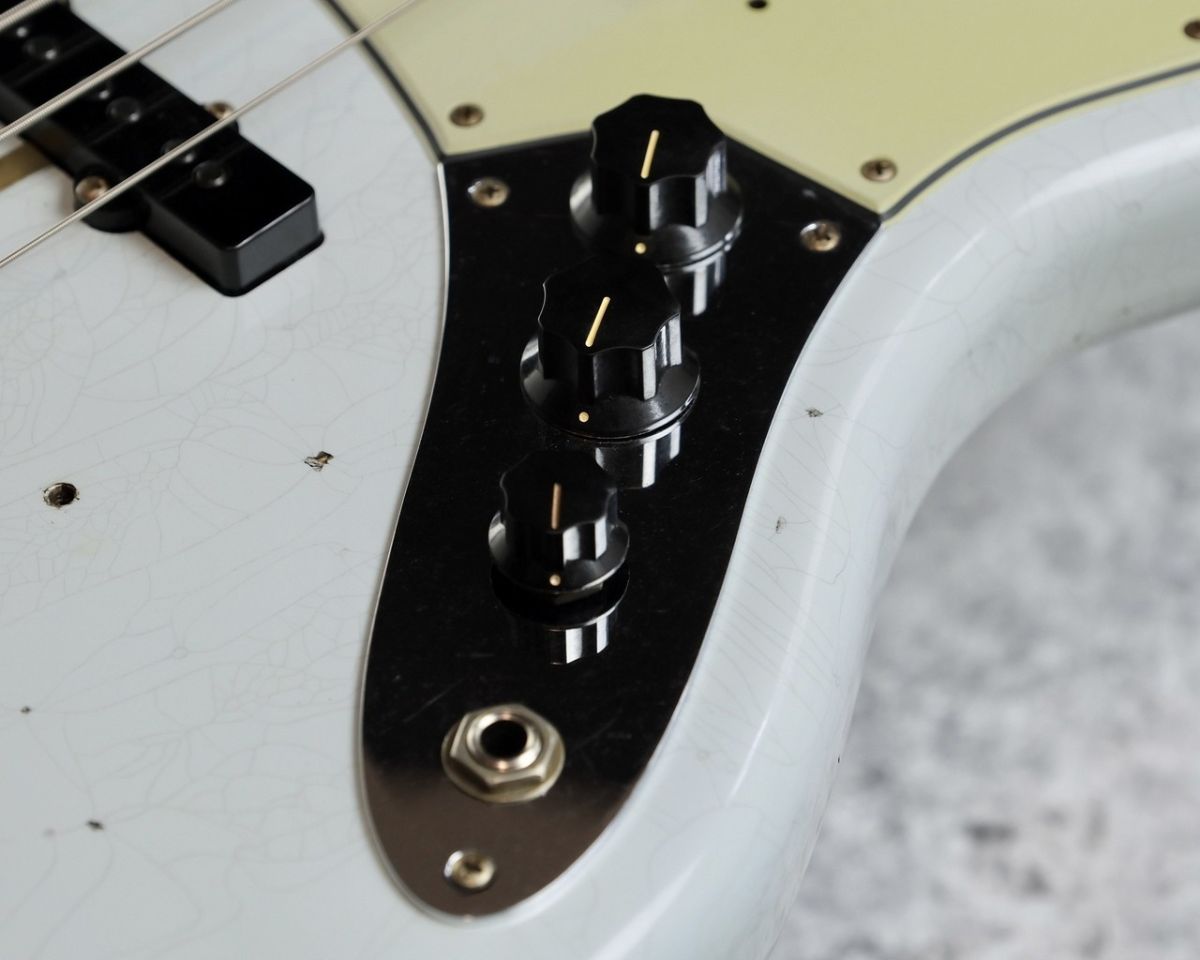 SPEAR アクティブ ベース Bass 整備・清掃・弦交換済み SPEAR アクティブ ベース Bass 整備・清掃・弦交換済み ベース