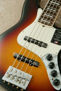 American Ultra Jazz Bass V -Ultraburst- | 【クロサワ楽器店
