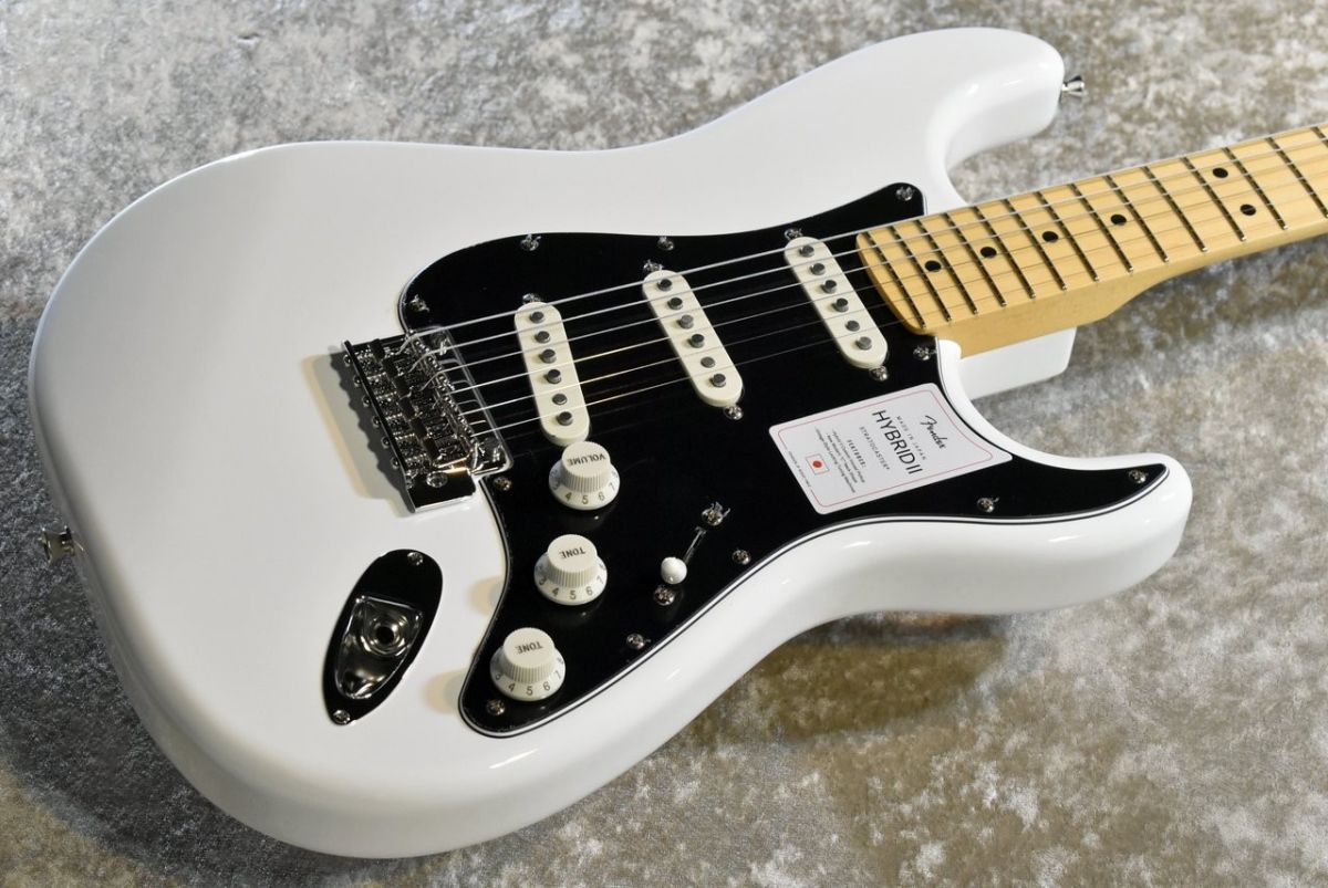 MADE IN JAPAN HYBRID II STRATOCASTER Arctic White