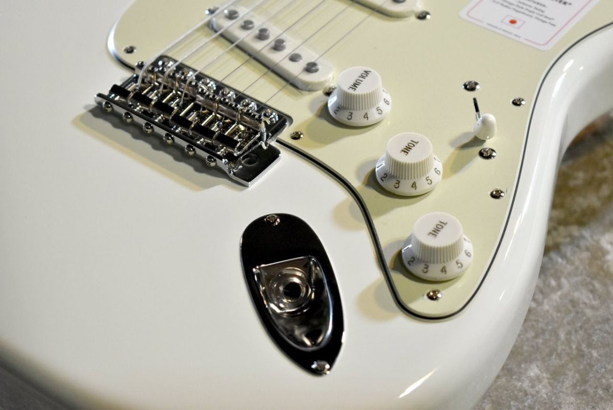MADE IN JAPAN TRADITIONAL 60S STRATOCASTER Olympic White