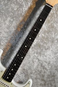 MADE IN JAPAN TRADITIONAL 60S STRATOCASTER Olympic White