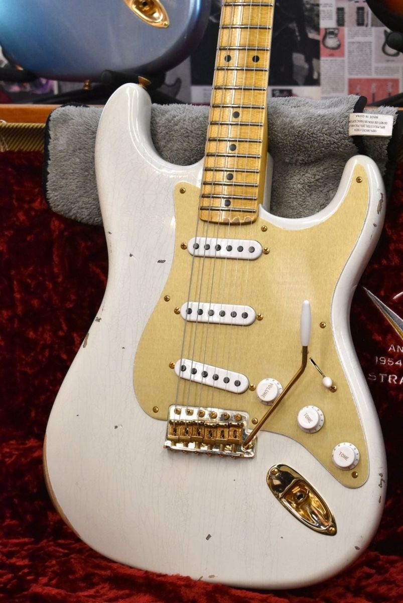 70th Anniversary 1954 Stratocaster Relic Desert Tan