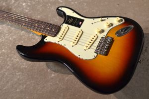 コンポーネントストラト 良質美品 American Vintage II 1961 Stratocaster ～3-Color Sunburst