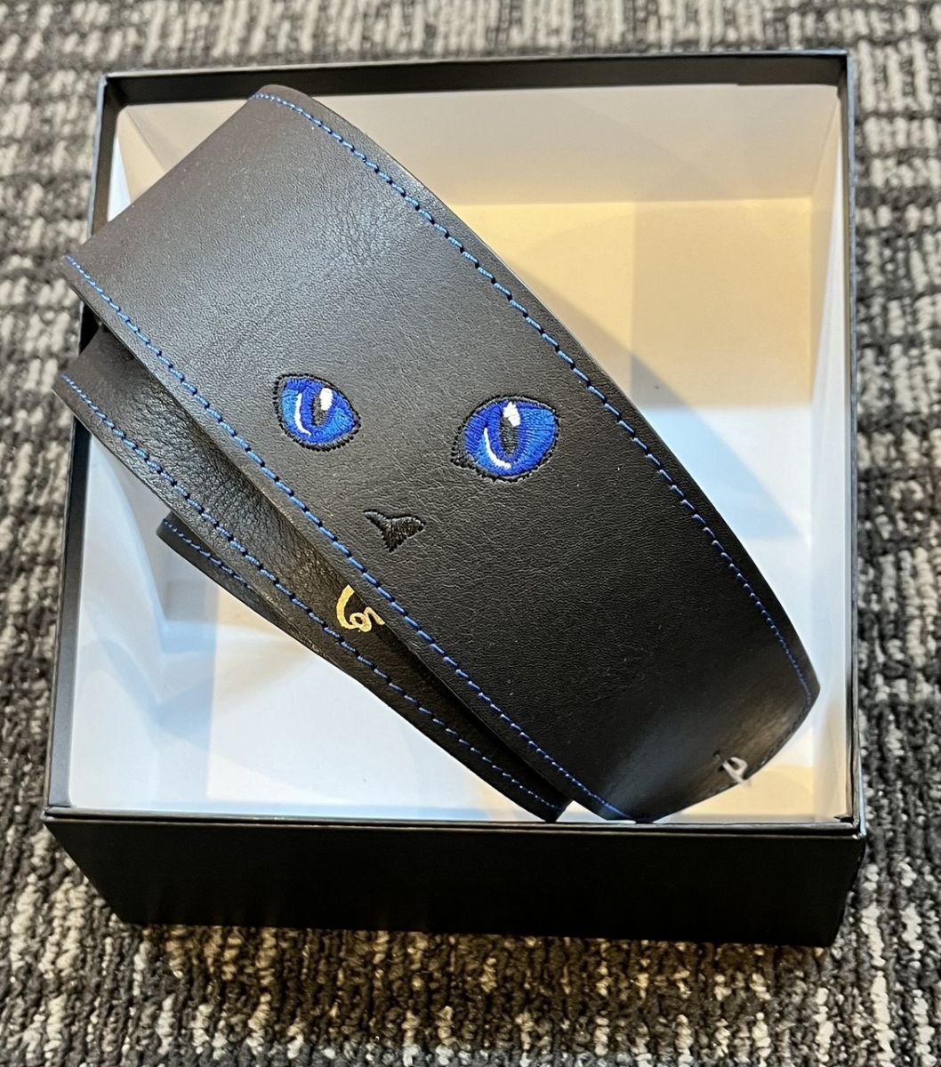 極美品　グッチ　プレイスマット　ライオン　刺繍　タッセル　742069 箱付 黒ねこ刺繍ストラップ(サファイア) | 【クロサワ楽器店オンライン