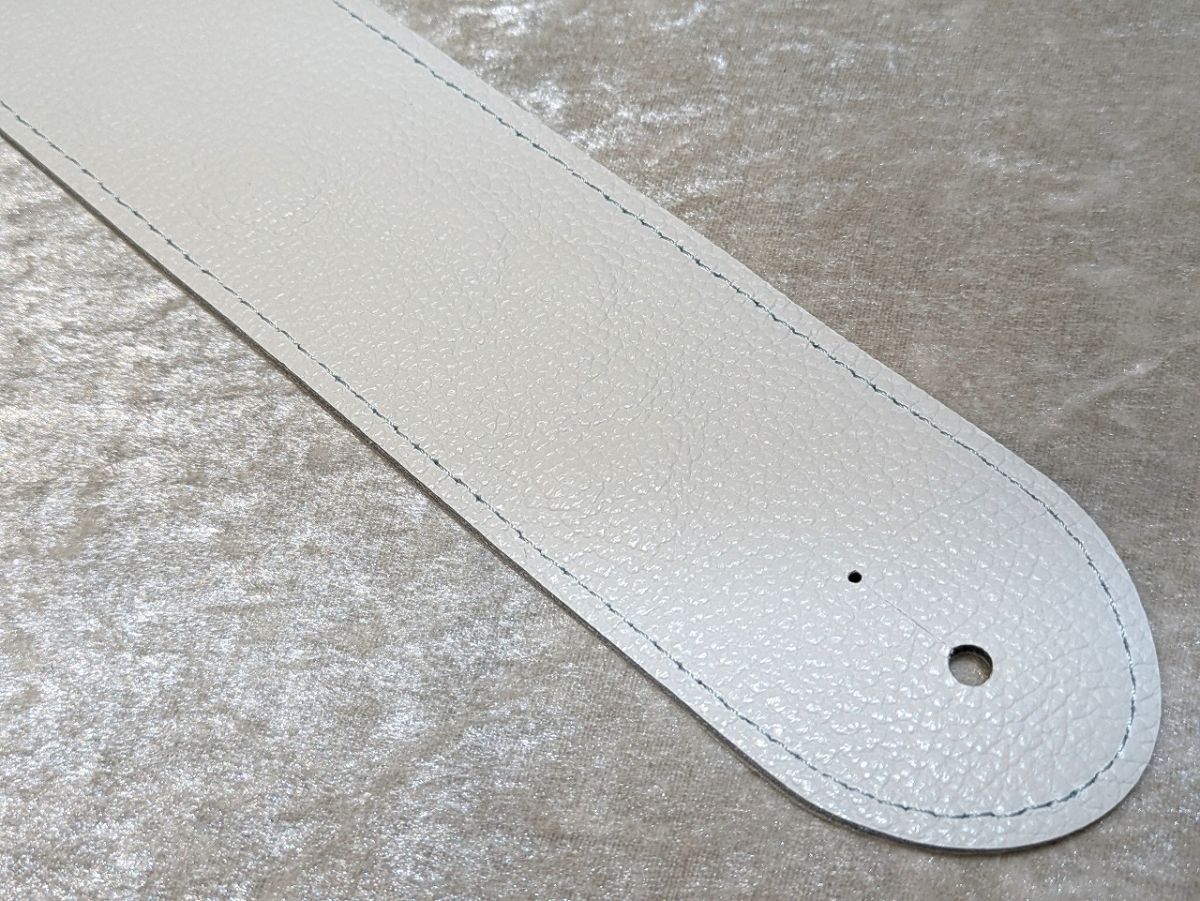 雪桜刺繡ストラップ ホワイトレザー | 【クロサワ楽器店