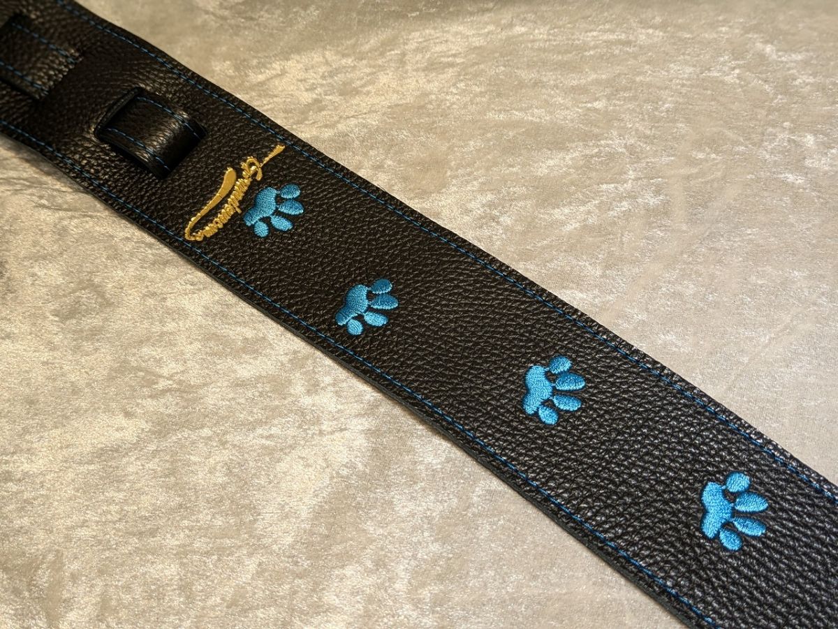 特注】黒ねこ刺繡ストラップ 足跡Verアクアマリンカラー
