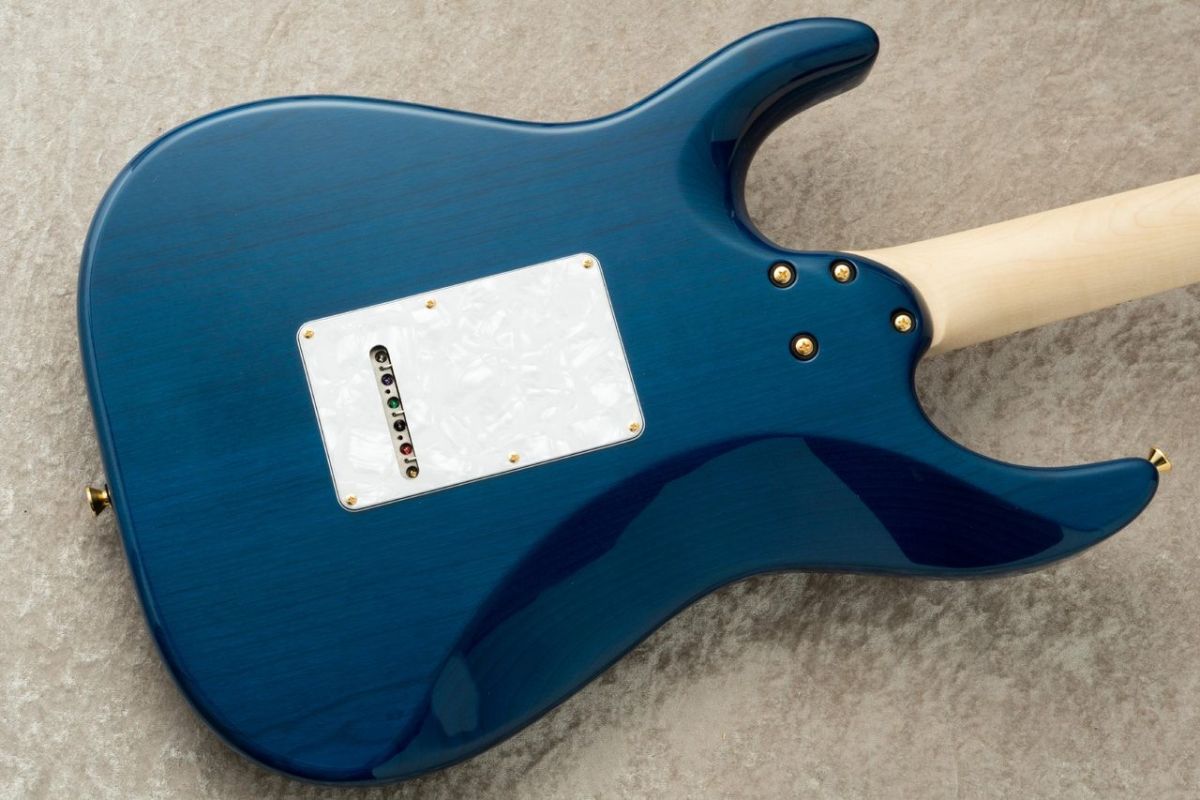 DST-Classic 24 w/Master Grade Quilt Maple -Trans Blue