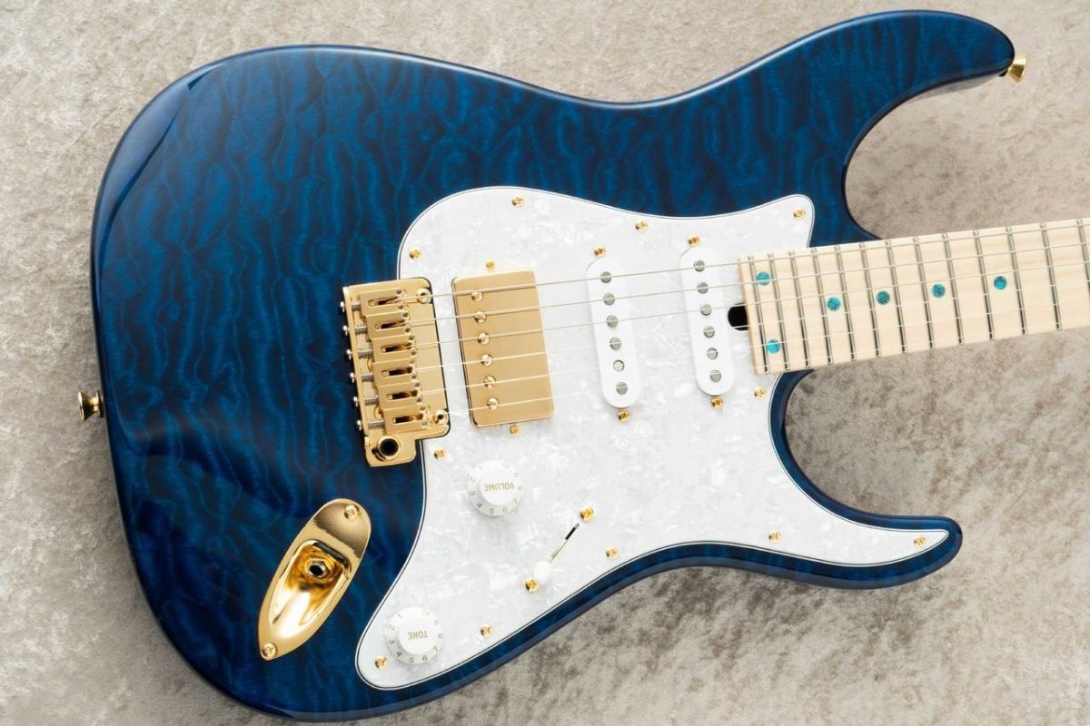 DST-Classic 24 w/Master Grade Quilt Maple -Trans Blue