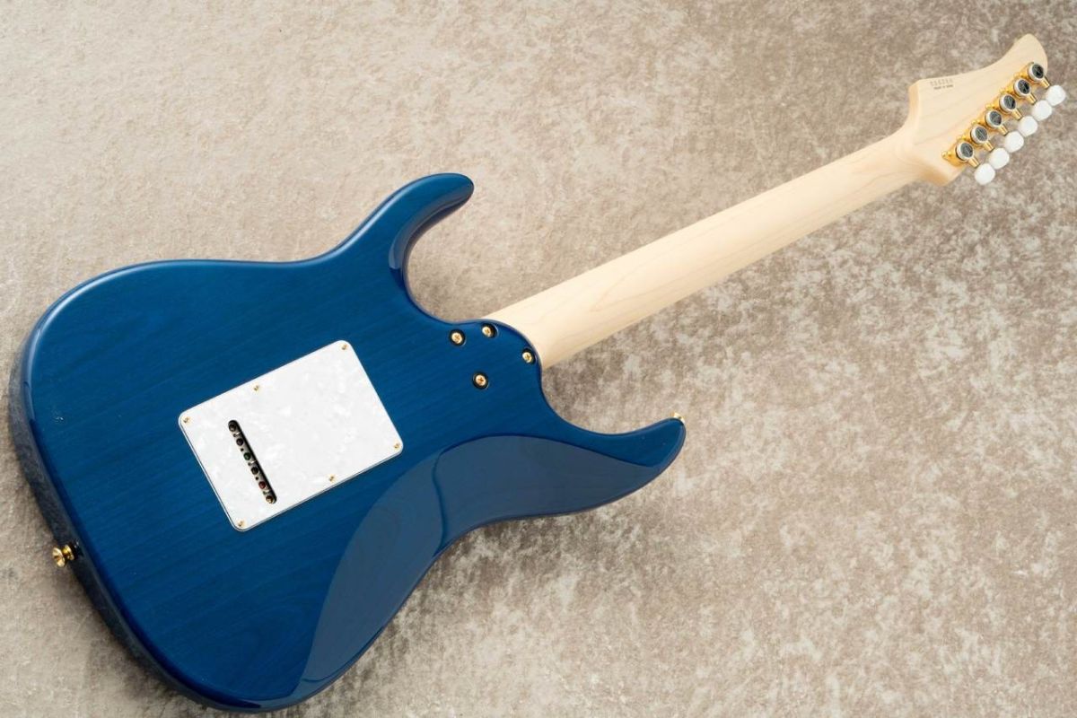 DST-Classic 24 w/Master Grade Quilt Maple -Trans Blue