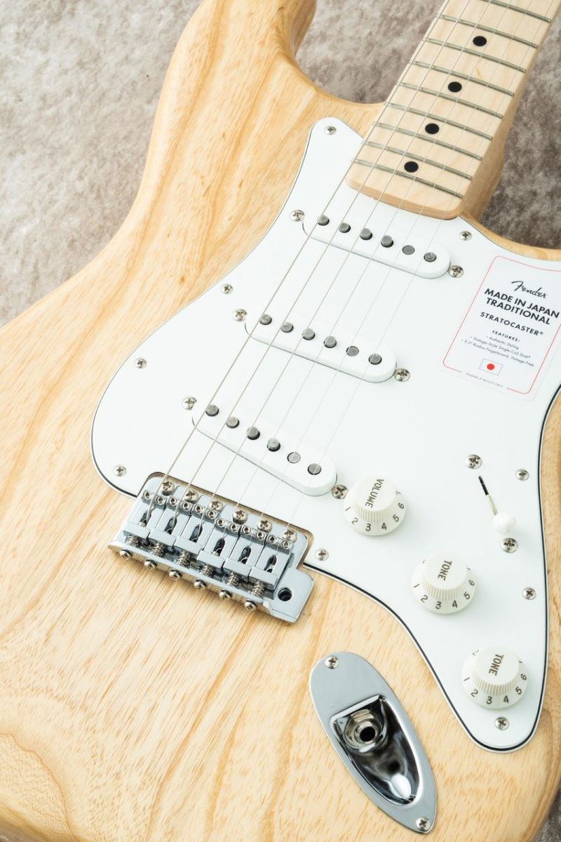 Made in Japan Traditional II 70s Stratocaster Mod. -Natural